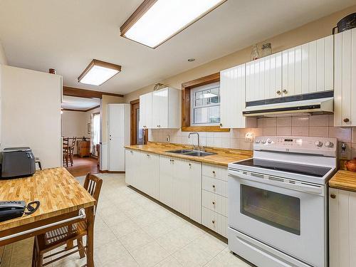 Kitchen - 61 Ch. De Foster, Lac-Brome, QC - Indoor Photo Showing Kitchen With Double Sink