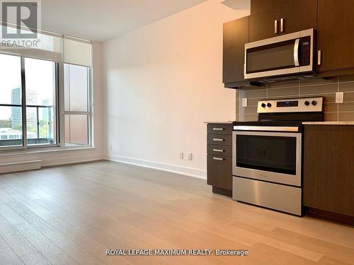 502 - 1486 Bathurst Street, Toronto, ON - Indoor Photo Showing Kitchen