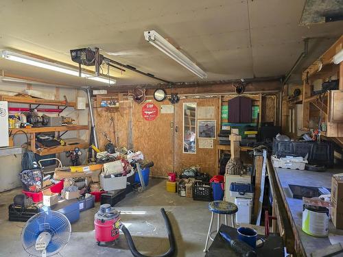 5566 Mapleward Road, Thunder Bay, ON - Indoor Photo Showing Garage