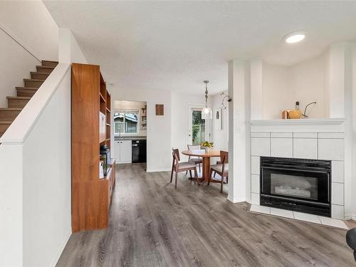 3255 Gilana Pl, Duncan, BC - Indoor Photo Showing Living Room With Fireplace