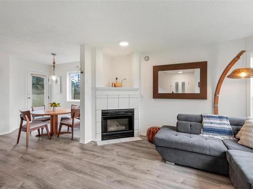 3255 Gilana Pl, Duncan, BC - Indoor Photo Showing Living Room With Fireplace