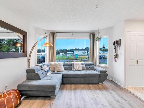 3255 Gilana Pl, Duncan, BC - Indoor Photo Showing Living Room