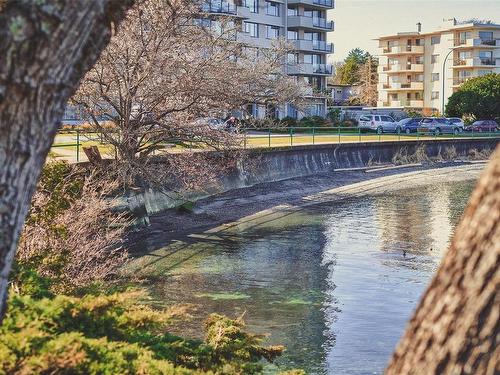 307-1916 Oak Bay Ave, Victoria, BC - Outdoor