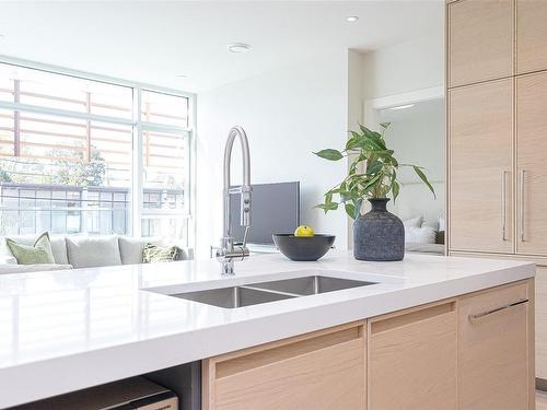 307-1916 Oak Bay Ave, Victoria, BC - Indoor Photo Showing Kitchen With Double Sink