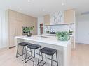 207-1916 Oak Bay Ave, Victoria, BC  - Indoor Photo Showing Kitchen 