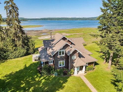 505 Arbutus Bay Rd, Fanny Bay, BC 