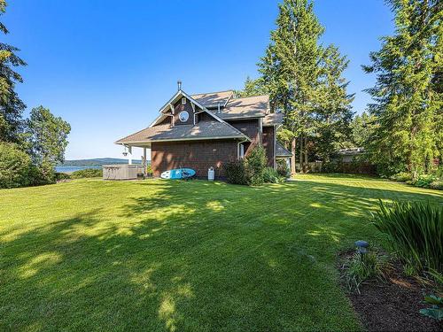 505 Arbutus Bay Rd, Fanny Bay, BC 