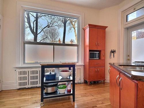 Kitchen - 315 Av. Olivier, Westmount, QC - Indoor Photo Showing Kitchen With Double Sink