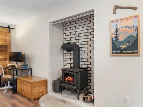 1485 Bay St, Victoria, BC - Indoor Photo Showing Other Room With Fireplace