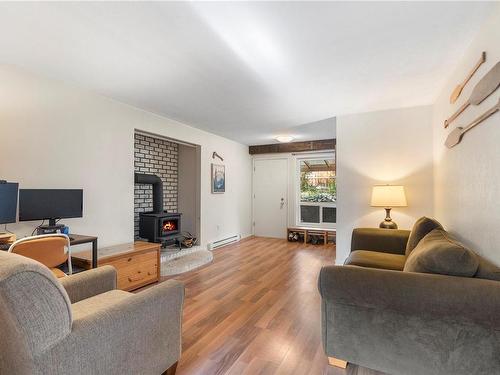 1485 Bay St, Victoria, BC - Indoor Photo Showing Living Room