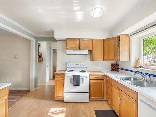 1485 Bay St, Victoria, BC - Indoor Photo Showing Kitchen With Double Sink