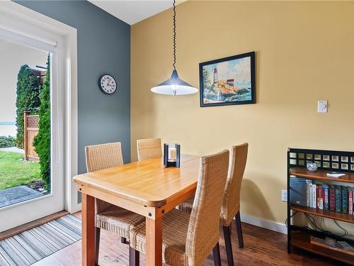 103-230 Main St, Tofino, BC - Indoor Photo Showing Dining Room