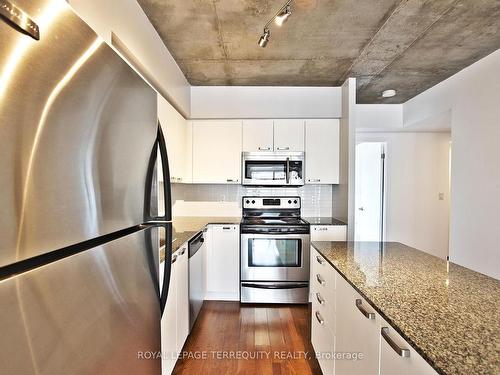 708-22 Wellesley St E, Toronto, ON - Indoor Photo Showing Kitchen With Upgraded Kitchen