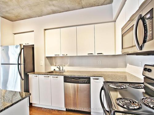 708-22 Wellesley St E, Toronto, ON - Indoor Photo Showing Kitchen