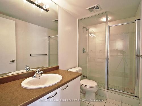 708-22 Wellesley St E, Toronto, ON - Indoor Photo Showing Bathroom