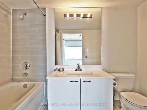 708-22 Wellesley St E, Toronto, ON - Indoor Photo Showing Bathroom