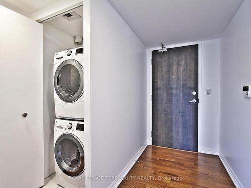 708-22 Wellesley St E, Toronto, ON - Indoor Photo Showing Laundry Room