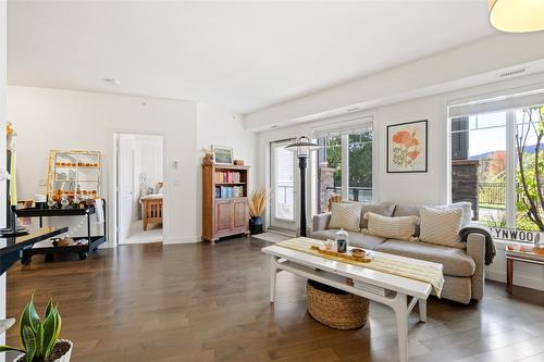 107-3645 Carrington Road, West Kelowna, BC - Indoor Photo Showing Living Room