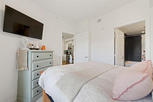 107-3645 Carrington Road, West Kelowna, BC - Indoor Photo Showing Bedroom