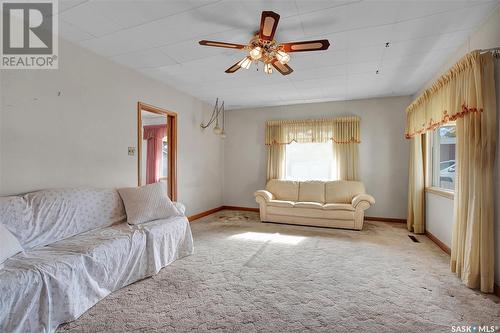 1212 C Avenue N, Saskatoon, SK - Indoor Photo Showing Living Room