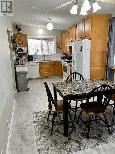 A & B 339 Doherty Drive, Quesnel, BC - Indoor Photo Showing Kitchen