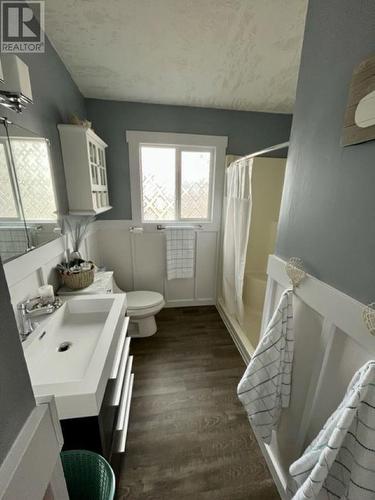 A & B 339 Doherty Drive, Quesnel, BC - Indoor Photo Showing Bathroom