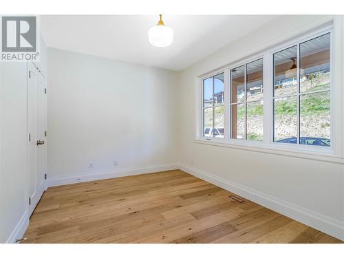 1561 Fairwood Lane, Kelowna, BC - Indoor Photo Showing Other Room