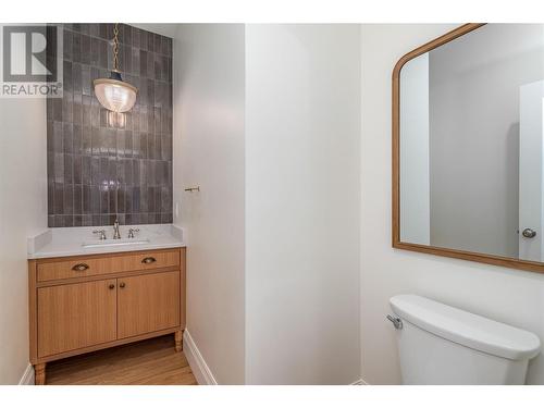 1561 Fairwood Lane, Kelowna, BC - Indoor Photo Showing Bathroom