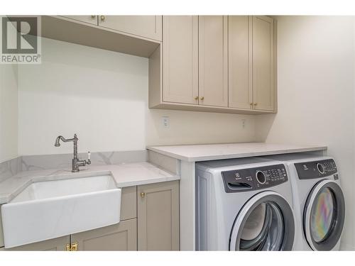 1561 Fairwood Lane, Kelowna, BC - Indoor Photo Showing Laundry Room