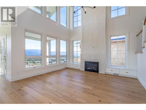 1561 Fairwood Lane, Kelowna, BC - Indoor With Fireplace