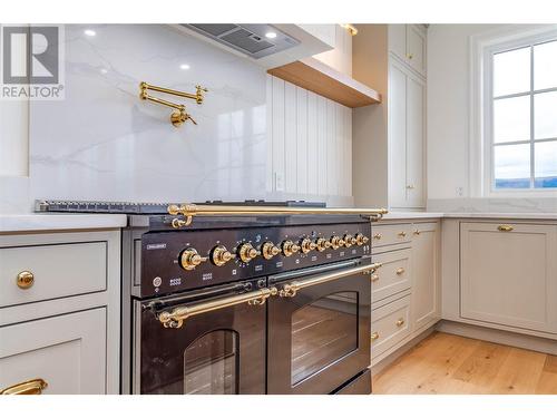 1561 Fairwood Lane, Kelowna, BC - Indoor Photo Showing Kitchen