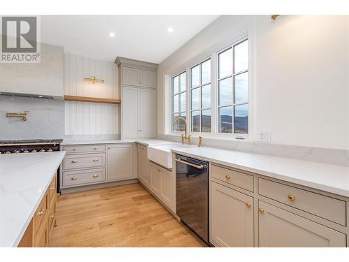 1561 Fairwood Lane, Kelowna, BC - Indoor Photo Showing Kitchen