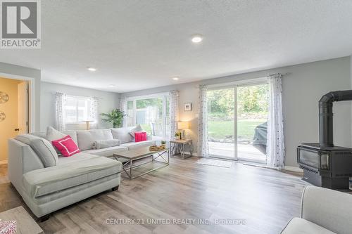 1479 Westbrook Drive, Peterborough (Monaghan), ON - Indoor Photo Showing Living Room