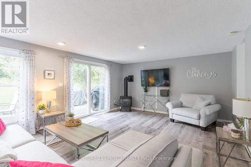 1479 Westbrook Drive, Peterborough (Monaghan), ON - Indoor Photo Showing Living Room