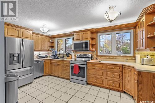 6307 1St Avenue N, Regina, SK - Indoor Photo Showing Kitchen With Stainless Steel Kitchen