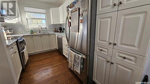 1110 Bothwell Drive, Swift Current, SK - Indoor Photo Showing Kitchen With Double Sink