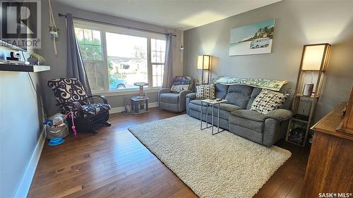 1110 Bothwell Drive, Swift Current, SK - Indoor Photo Showing Living Room