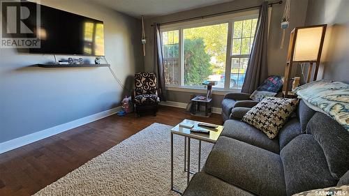 1110 Bothwell Drive, Swift Current, SK - Indoor Photo Showing Living Room