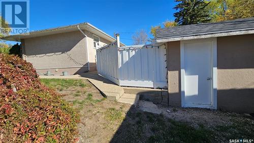 1110 Bothwell Drive, Swift Current, SK - Outdoor With Exterior