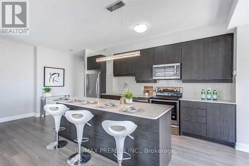 2807 - 2910 Highway 7, Vaughan, ON - Indoor Photo Showing Kitchen