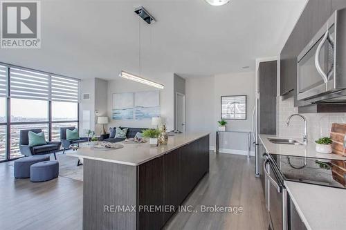 2807 - 2910 Highway 7, Vaughan, ON - Indoor Photo Showing Kitchen