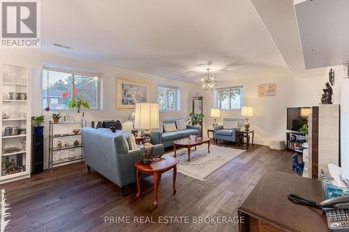 6498 Talbot Trail, Chatham-Kent (Raleigh), ON - Indoor Photo Showing Living Room