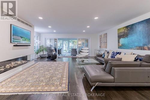 6498 Talbot Trail, Chatham-Kent (Raleigh), ON - Indoor Photo Showing Living Room