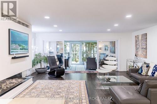 6498 Talbot Trail, Chatham-Kent (Raleigh), ON - Indoor Photo Showing Living Room