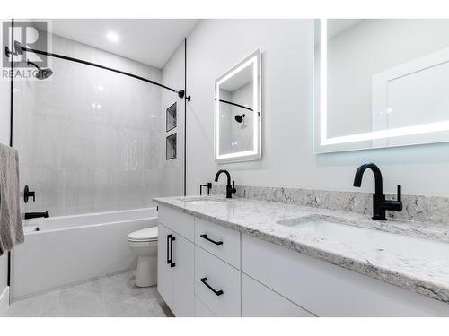 4134 University Heights Drive, Prince George, BC - Indoor Photo Showing Bathroom