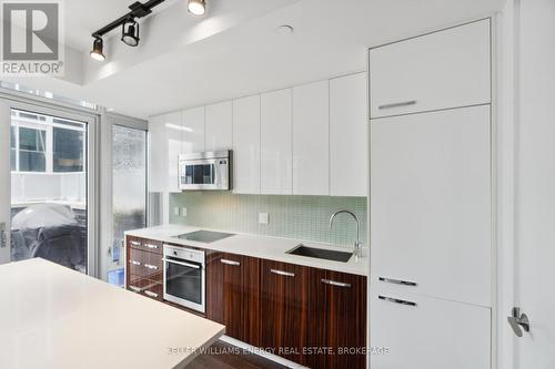 212 - 111 Champagne Avenue S, Ottawa, ON - Indoor Photo Showing Kitchen