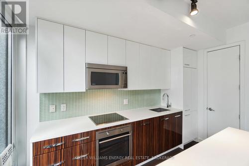 212 - 111 Champagne Avenue S, Ottawa, ON - Indoor Photo Showing Kitchen