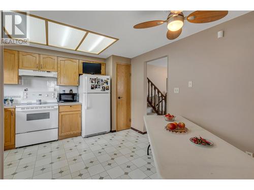 3713 Doknick Place, Prince George, BC - Indoor Photo Showing Kitchen