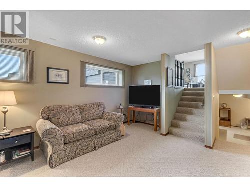 3713 Doknick Place, Prince George, BC - Indoor Photo Showing Living Room