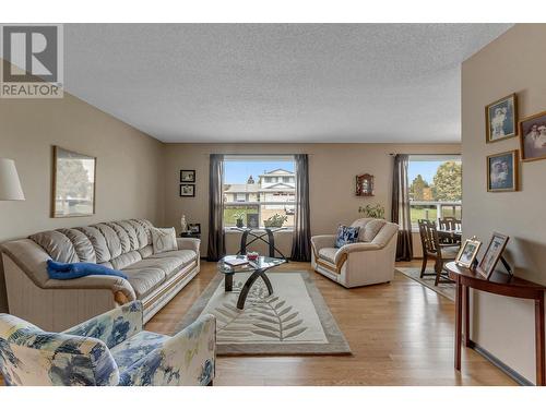 3713 Doknick Place, Prince George, BC - Indoor Photo Showing Living Room